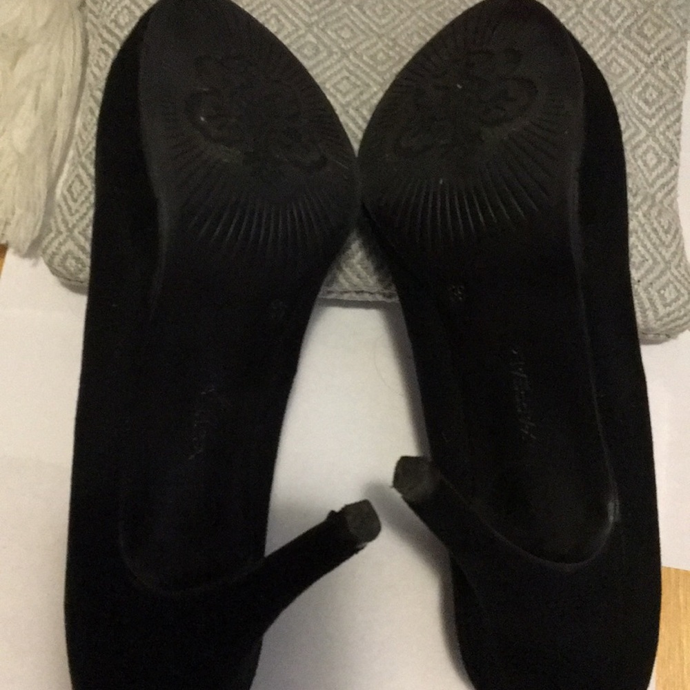 Black Pumps ๐ฎ๐ - Picture 3 of 5